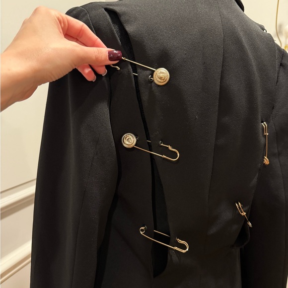 Elegant Black Double-Breasted Coat - Picture 4 of 5